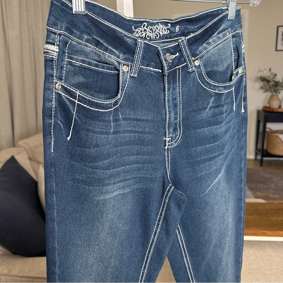 Revolt Women's Distressed Embroidered Jeweled Pocket Jeans Size 6 - Picture 3 of 12